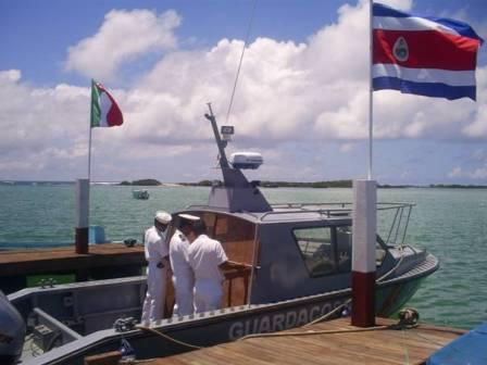 Armada entregó lancha guardacostas a capitanía de Puerto Villamil